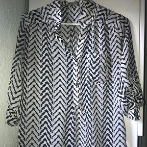 Black and white flowy top